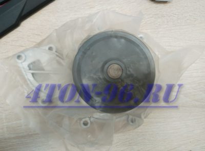 Насос водяного охлаждения (помпа) (дв.cummins isf3.8)