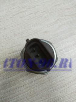 Датчик давления топливной рампы isuzu nqr75/85/fsr90 4hk1/6hk1/4jj1