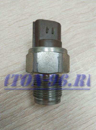 Датчик давления топливной рампы isuzu nqr75/85/fsr90 4hk1/6hk1/4jj1