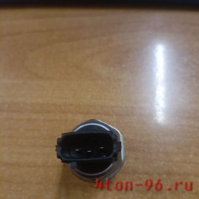 Датчик давления топлива в рампе hyundai mighty ex6/8 с дв.d4cc