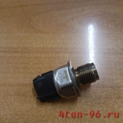 Датчик давления топлива в рампе hyundai mighty ex6/8 с дв.d4cc